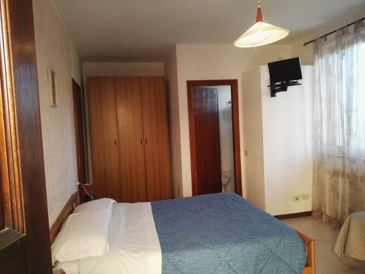 Camere Carloni Asís Exterior foto